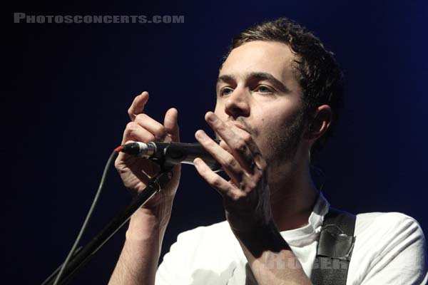 EDITORS - 2008-04-07 - PARIS - Le Bataclan - Thomas Michael Henry Smith